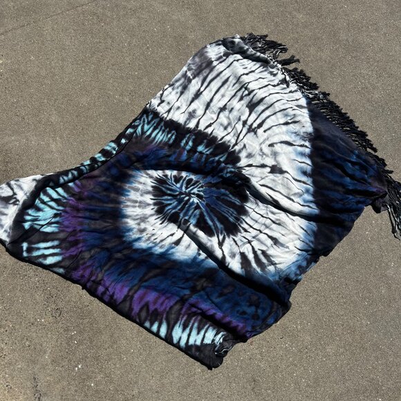 Brightly Twisted 100% viscose scarf, rarely used! - Picture 5 of 6